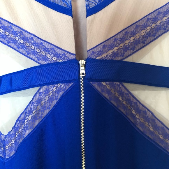 Three floor blue lace dress - Picture 4 of 8